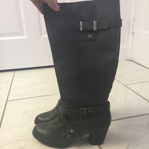 NWOT Heeled boots